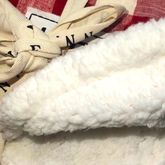 🛍️ Rae Dunn Merry blanket Buffalo Red and Cream Plaid Sherpa Throw blanket - Picture 4 of 6